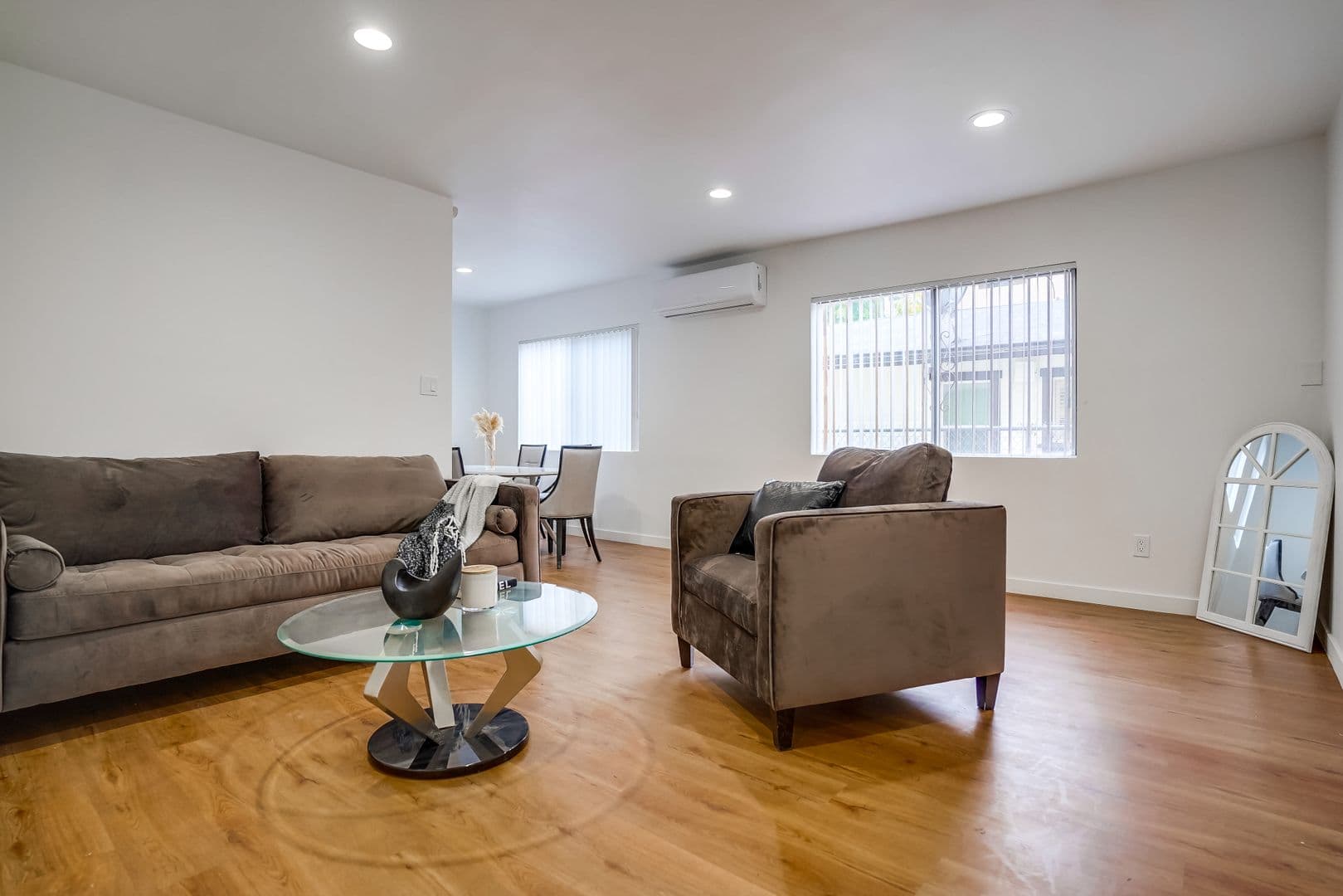 Van Nuys Apartment: 14227 Gilmore St