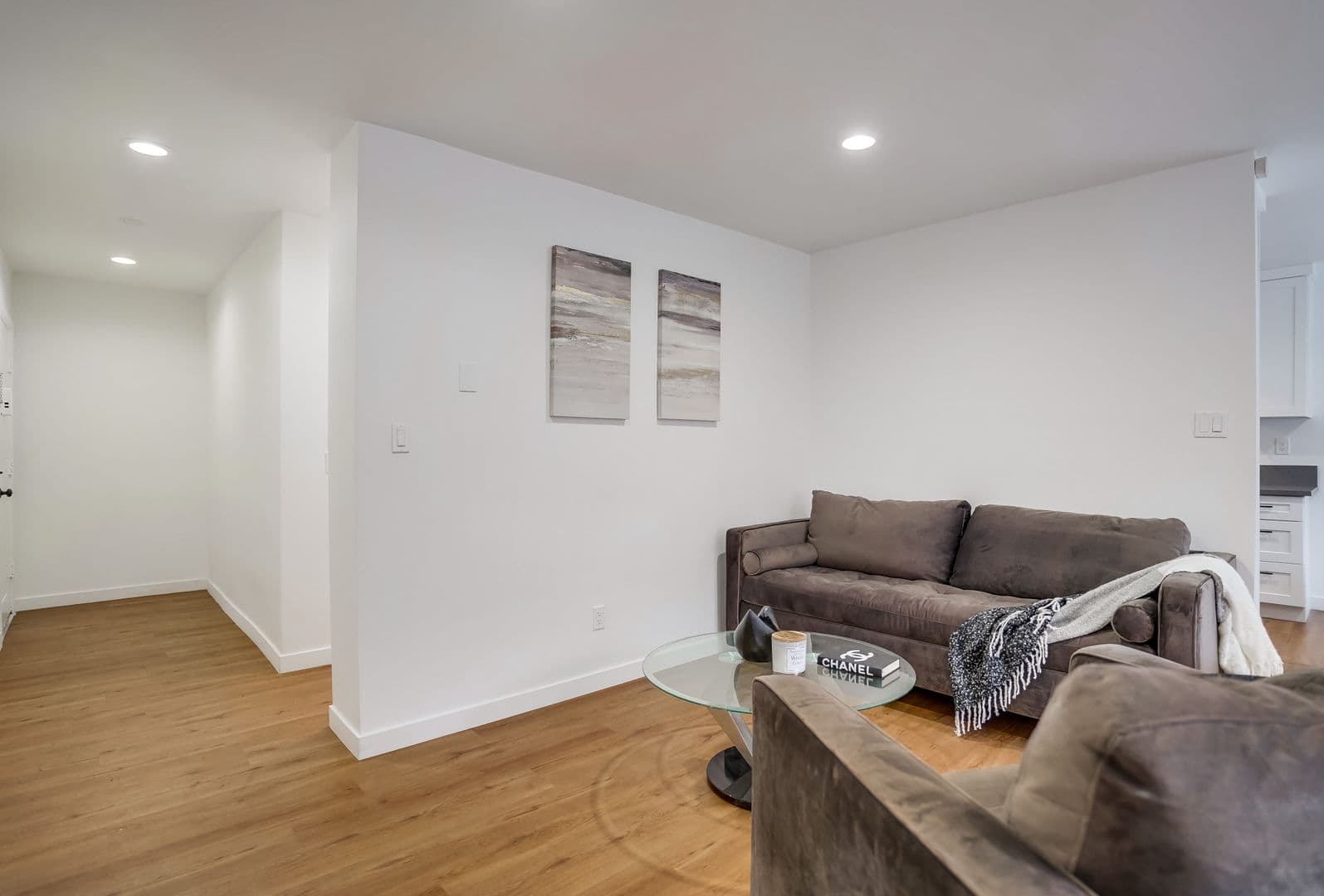 Van Nuys Apartment: 14227 Gilmore St