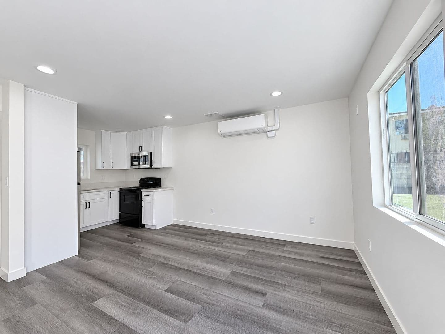 Panorama City Apartment: 14662 Rayen St