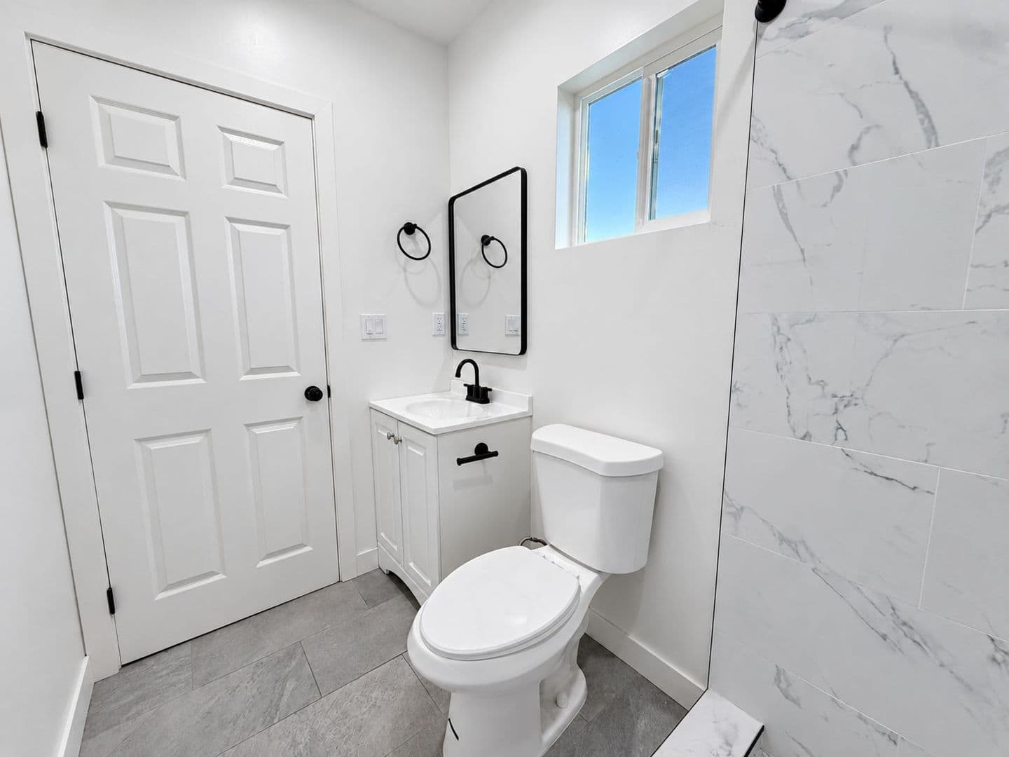 Van Nuys Apartment: 14108 Gilmore St