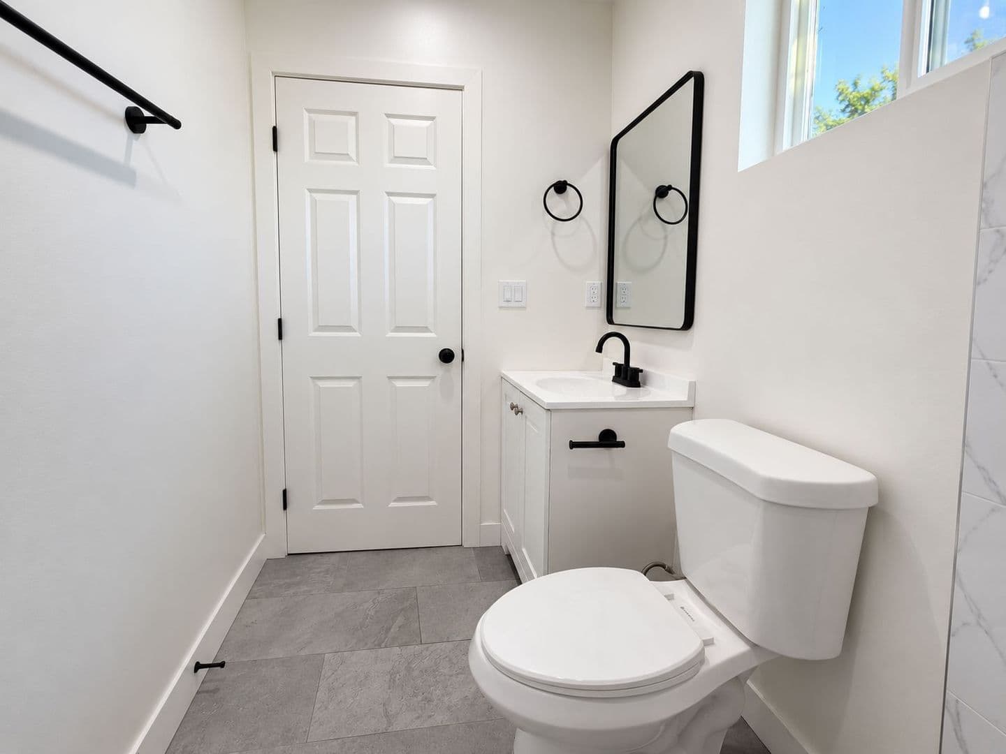 Van Nuys Apartment: 14108 Gilmore St