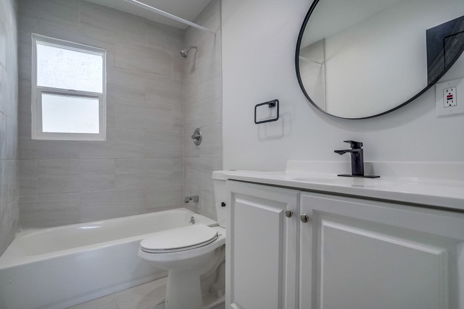 North Hollywood Apartment: 11731 Kittridge St