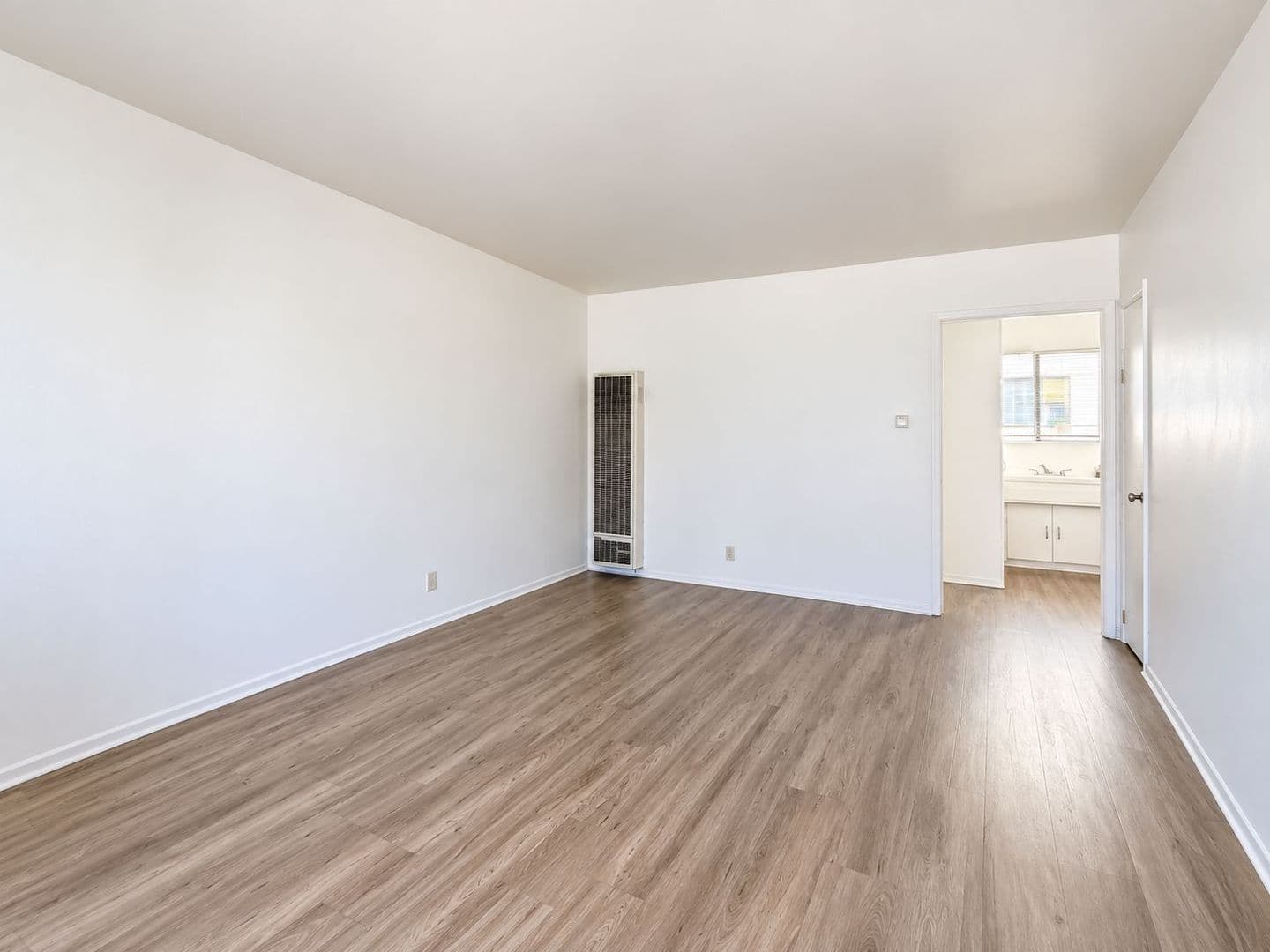 North Hollywood Apartment: 7117 Fulton Ave
