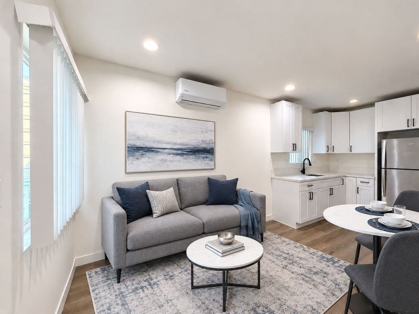 Van Nuys Apartment: 14108 Gilmore St