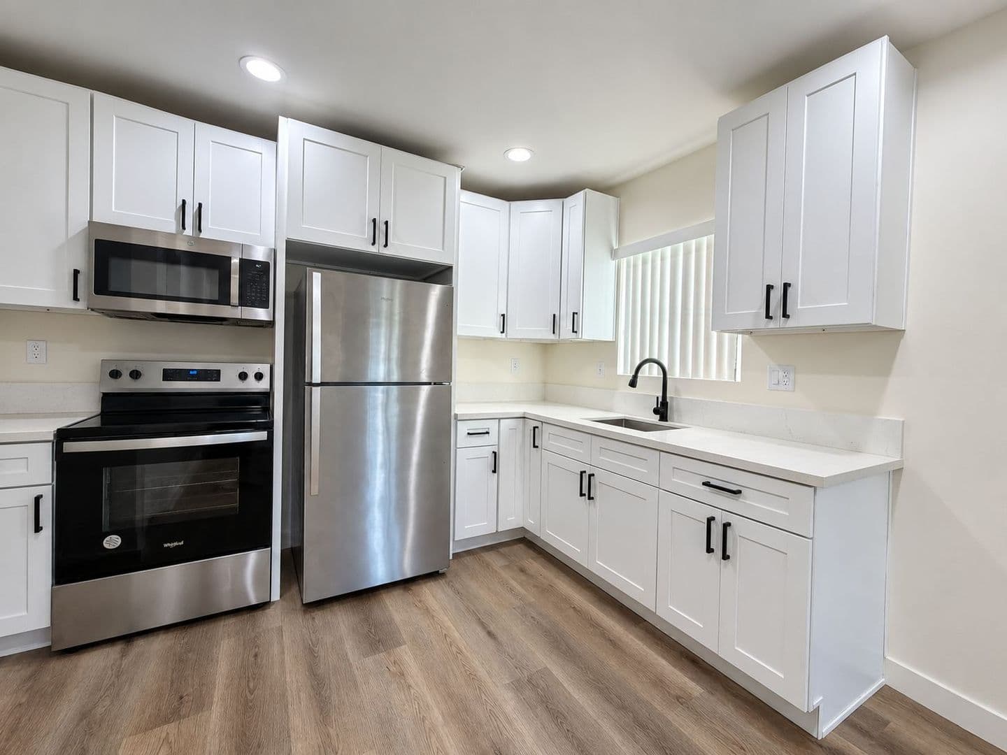 Van Nuys Apartment: 14108 Gilmore St