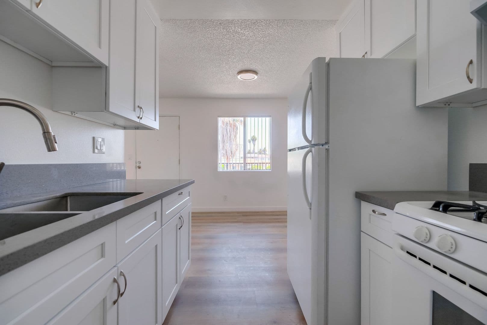 Los Angeles Apartment: 6308 Brynhurst Ave