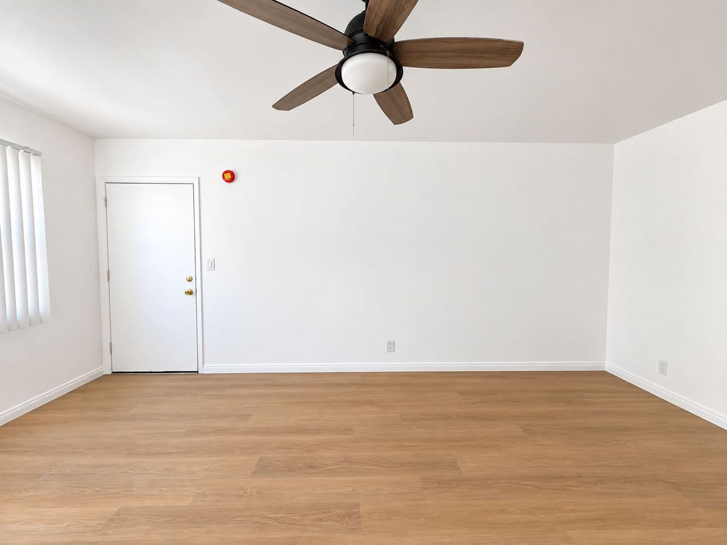 North Hollywood Apartment: 12805 Vanowen St