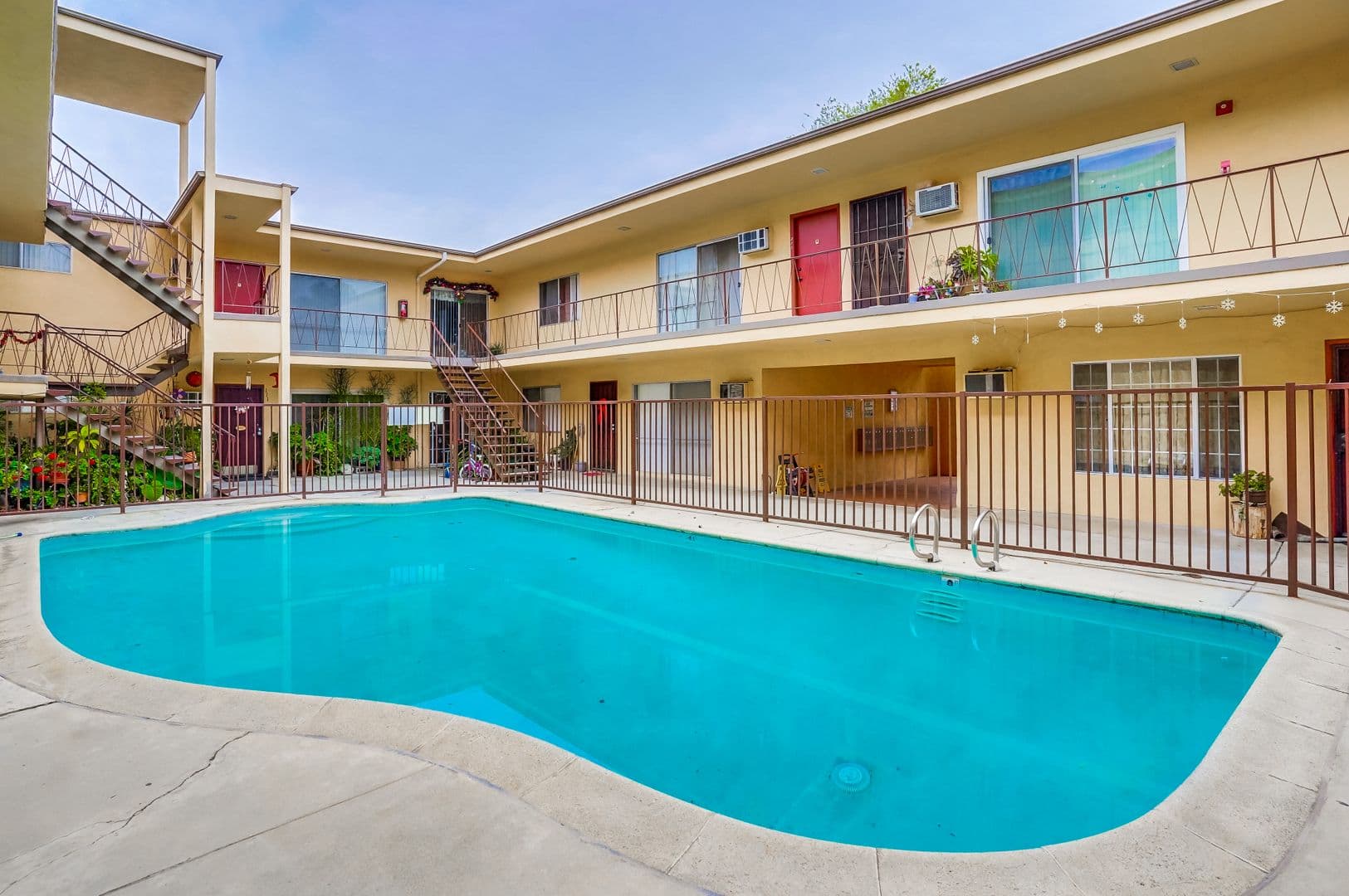 Van Nuys Apartment: 14227 Gilmore St