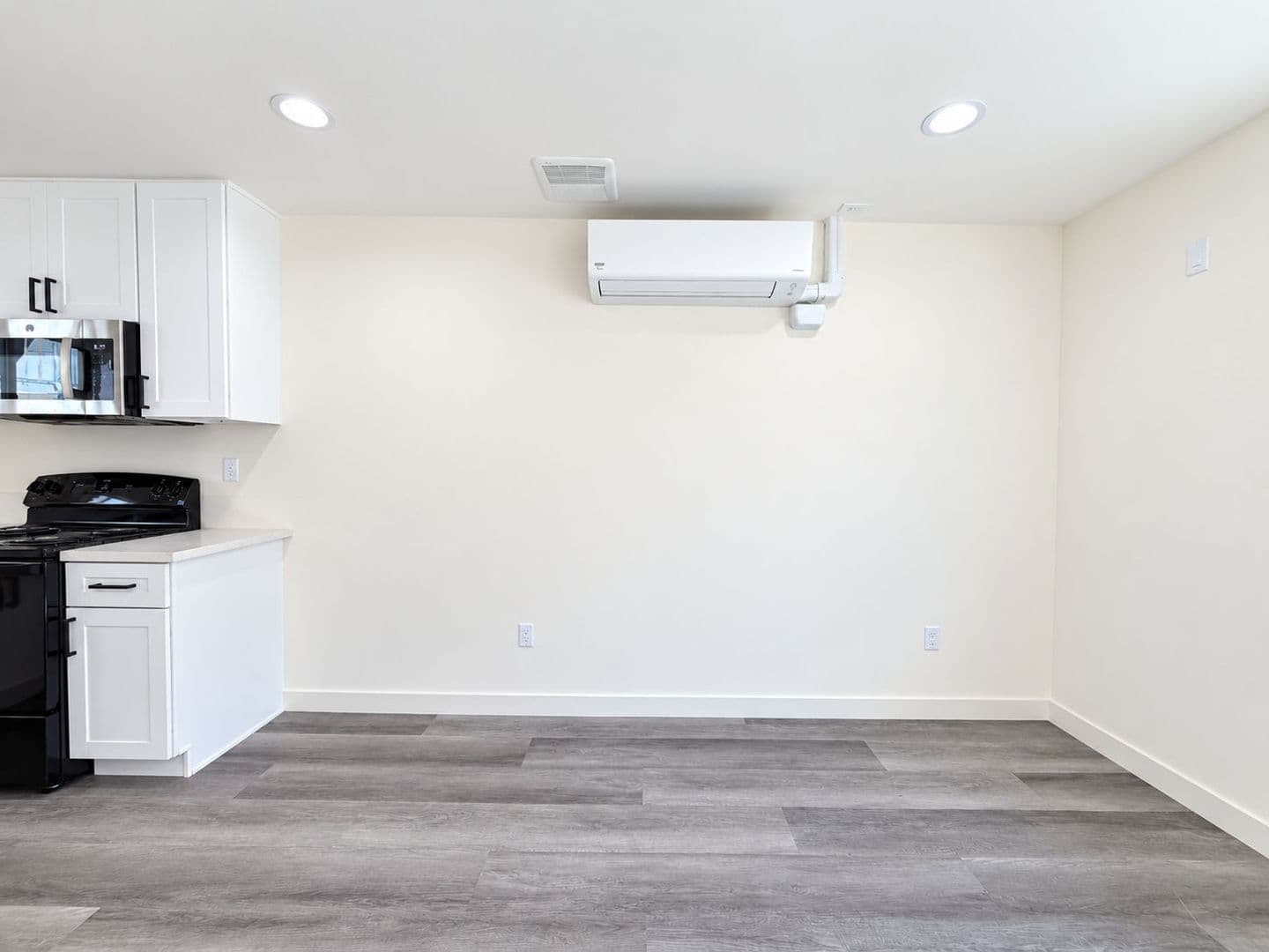 Panorama City Apartment: 14662 Rayen St