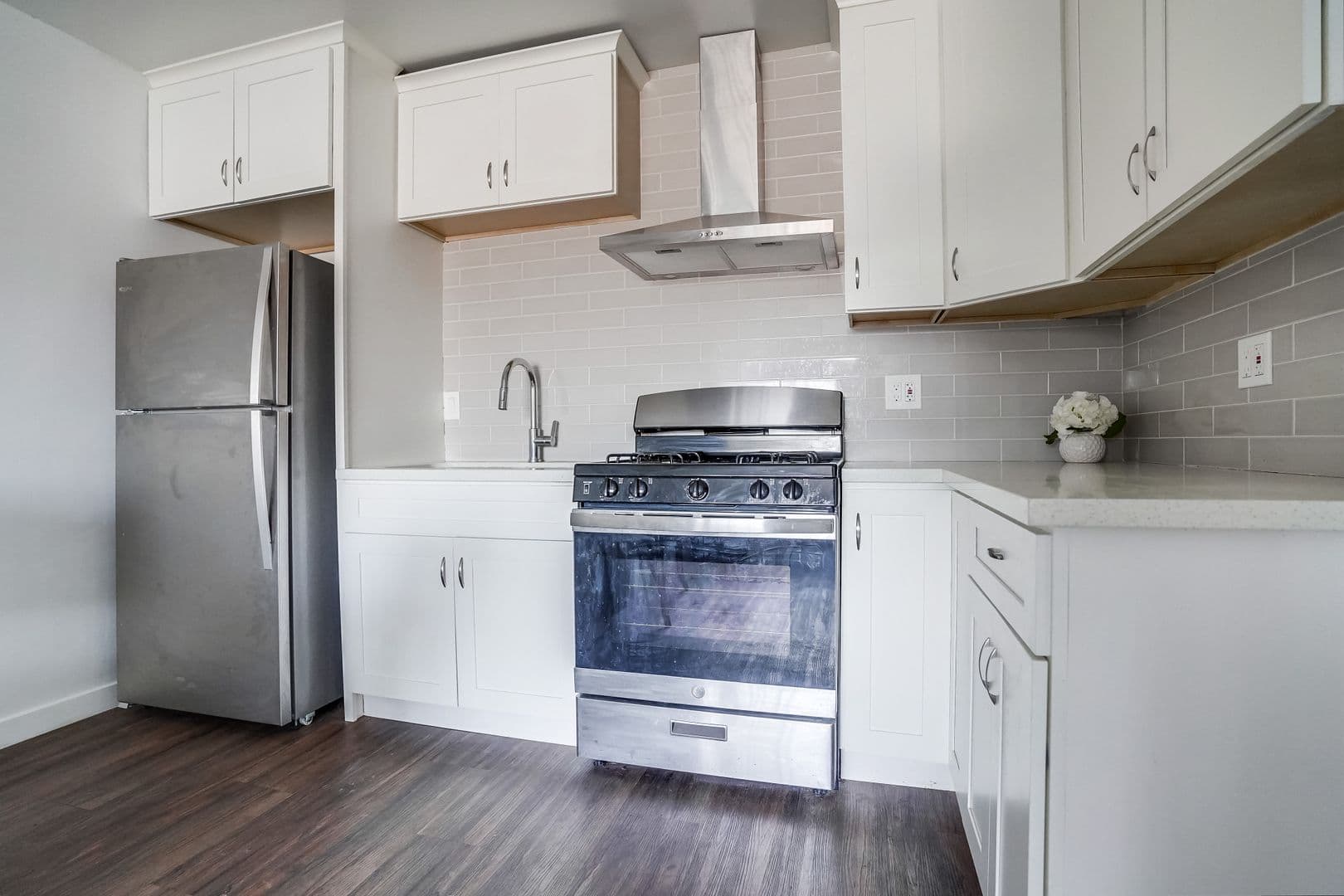 Van Nuys Apartment: 14235 Vanowen St