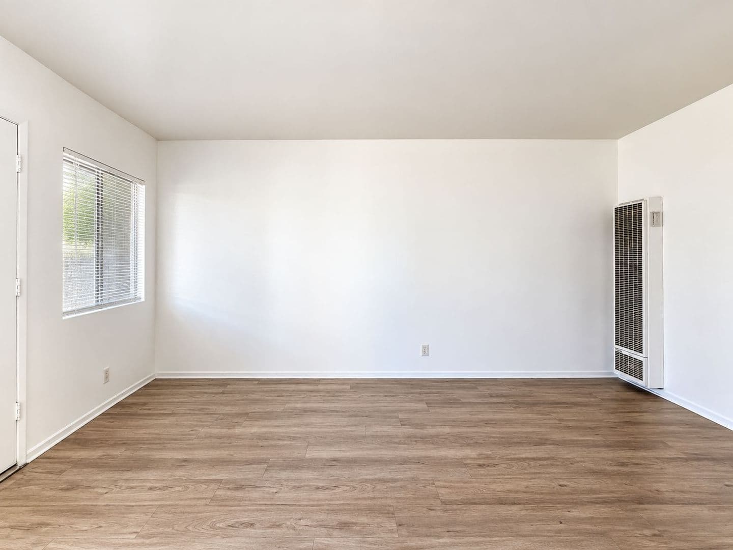 North Hollywood Apartment: 7117 Fulton Ave