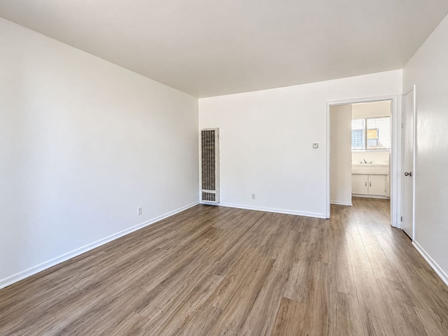 North Hollywood Apartment: 7117 Fulton Ave