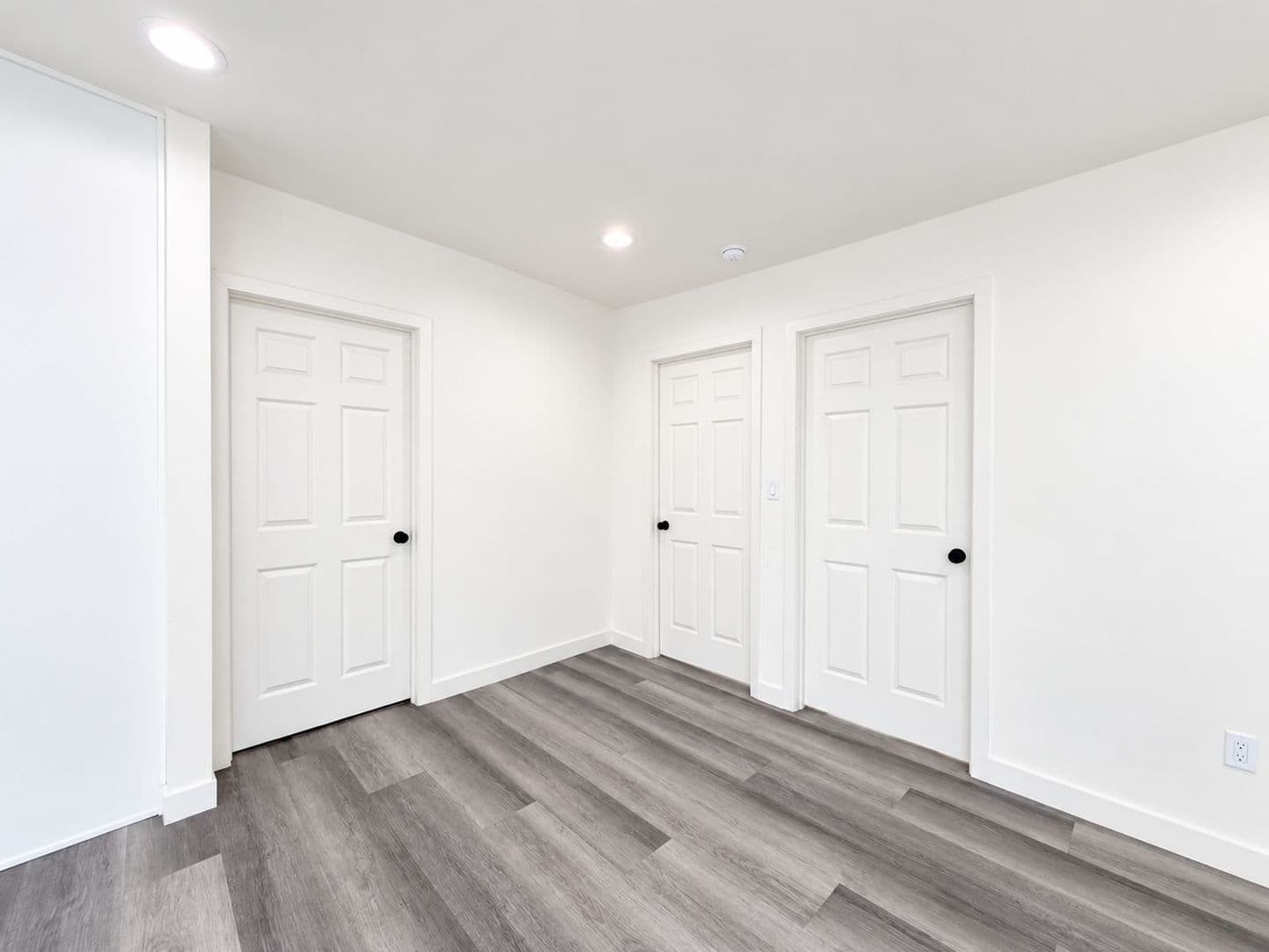 Panorama City Apartment: 14662 Rayen St