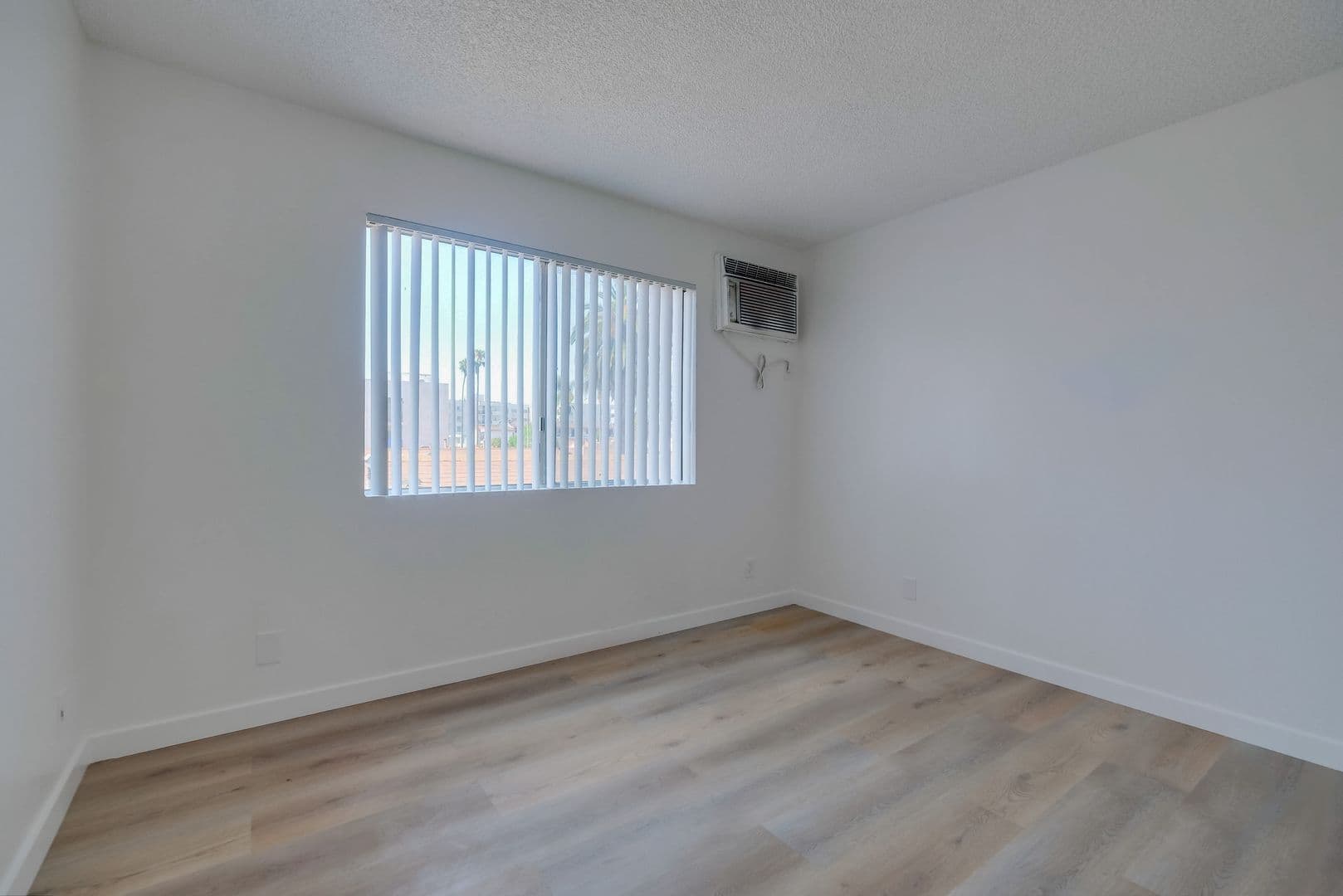 Los Angeles Apartment: 6308 Brynhurst Ave