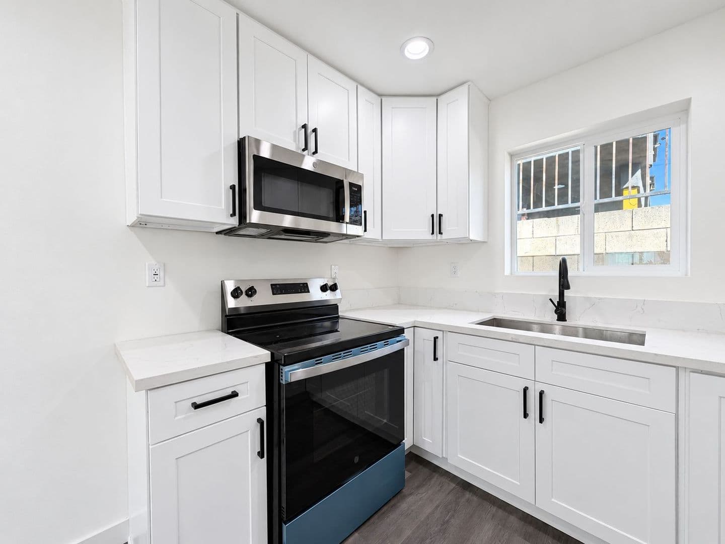 Panorama City Apartment: 14662 Rayen St