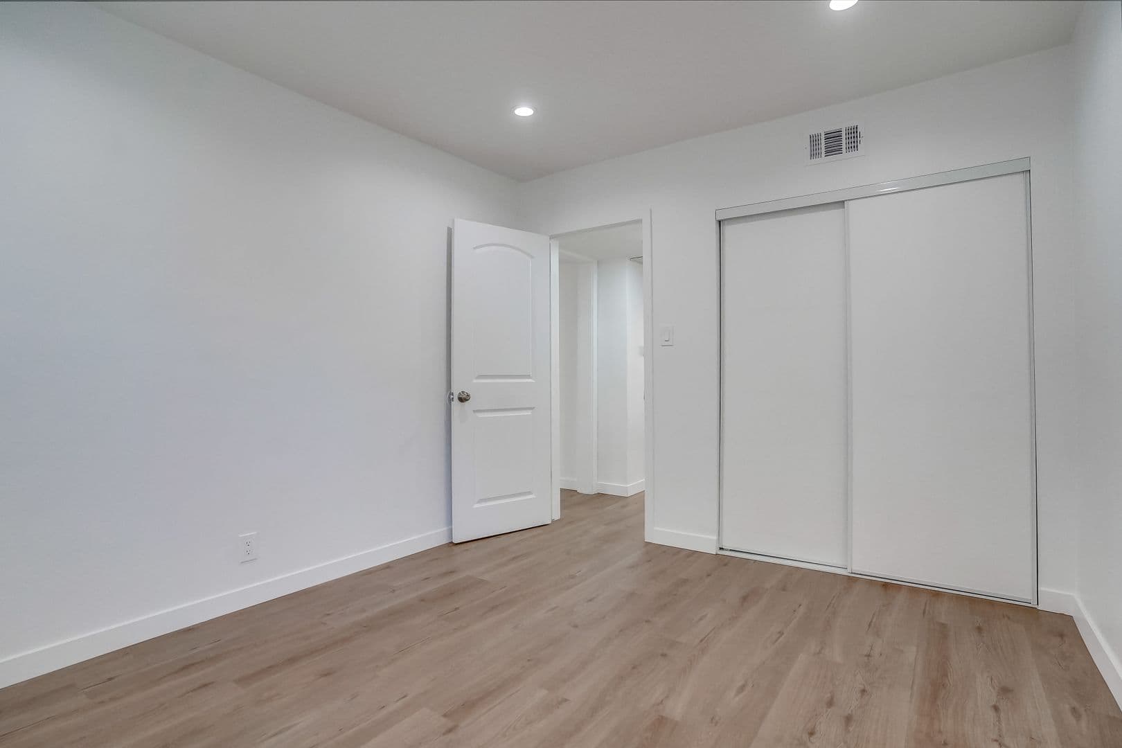 Valley Village Apartment: 12535 Burbank Blvd