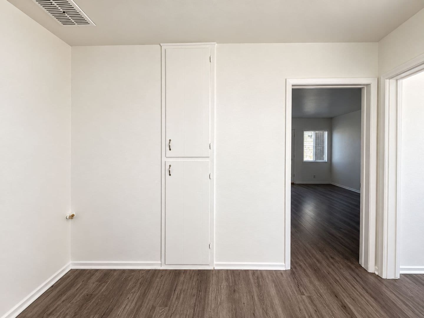 North Hollywood Apartment: 7117 Fulton Ave