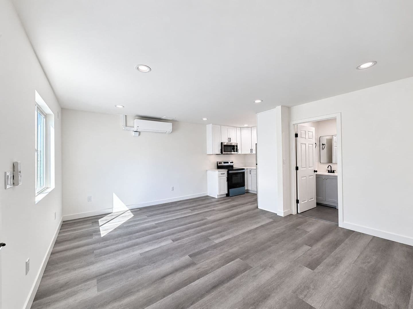 Panorama City Apartment: 14662 Rayen St