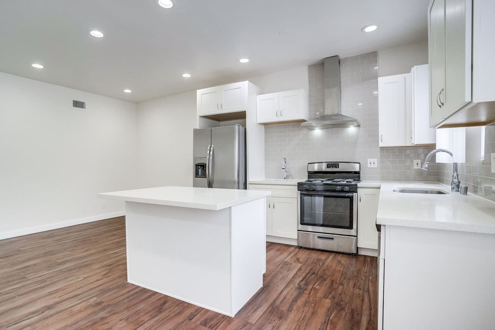 Valley Village Apartment: 5312 - 5320 Corteen Pl