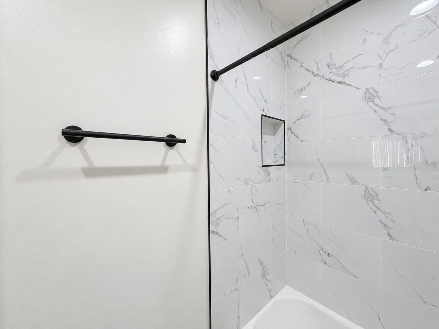 Van Nuys Apartment: 14108 Gilmore St