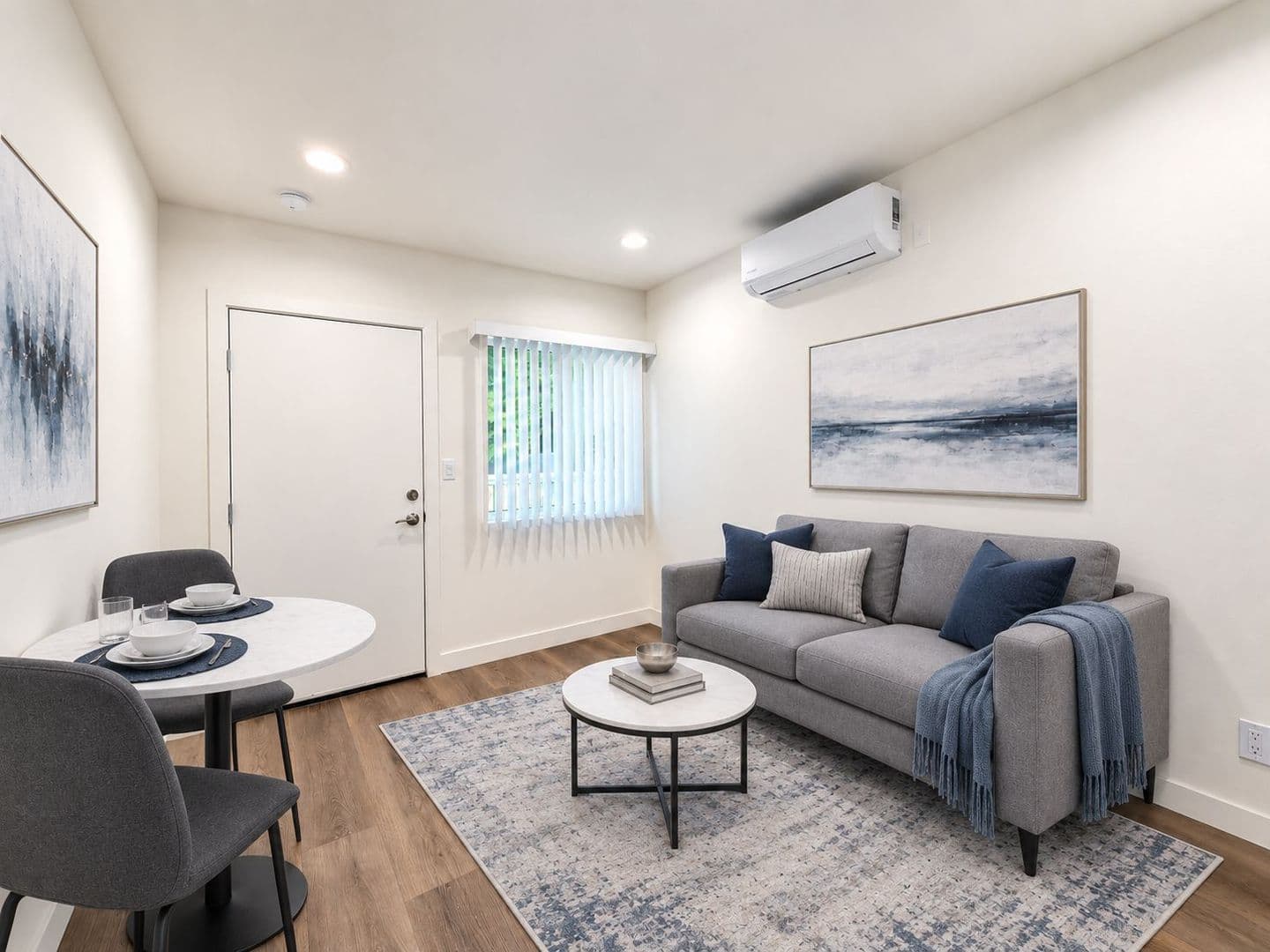 Van Nuys Apartment: 14108 Gilmore St