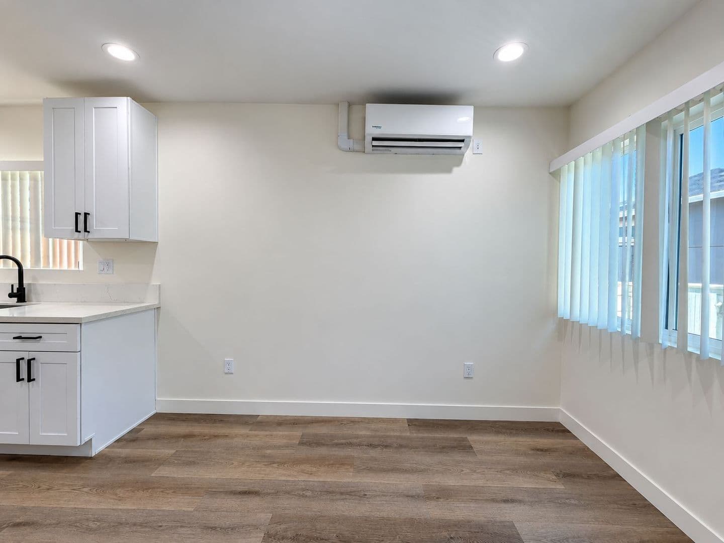 Van Nuys Apartment: 14108 Gilmore St