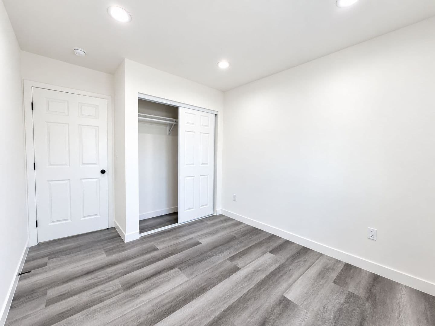 Panorama City Apartment: 14662 Rayen St