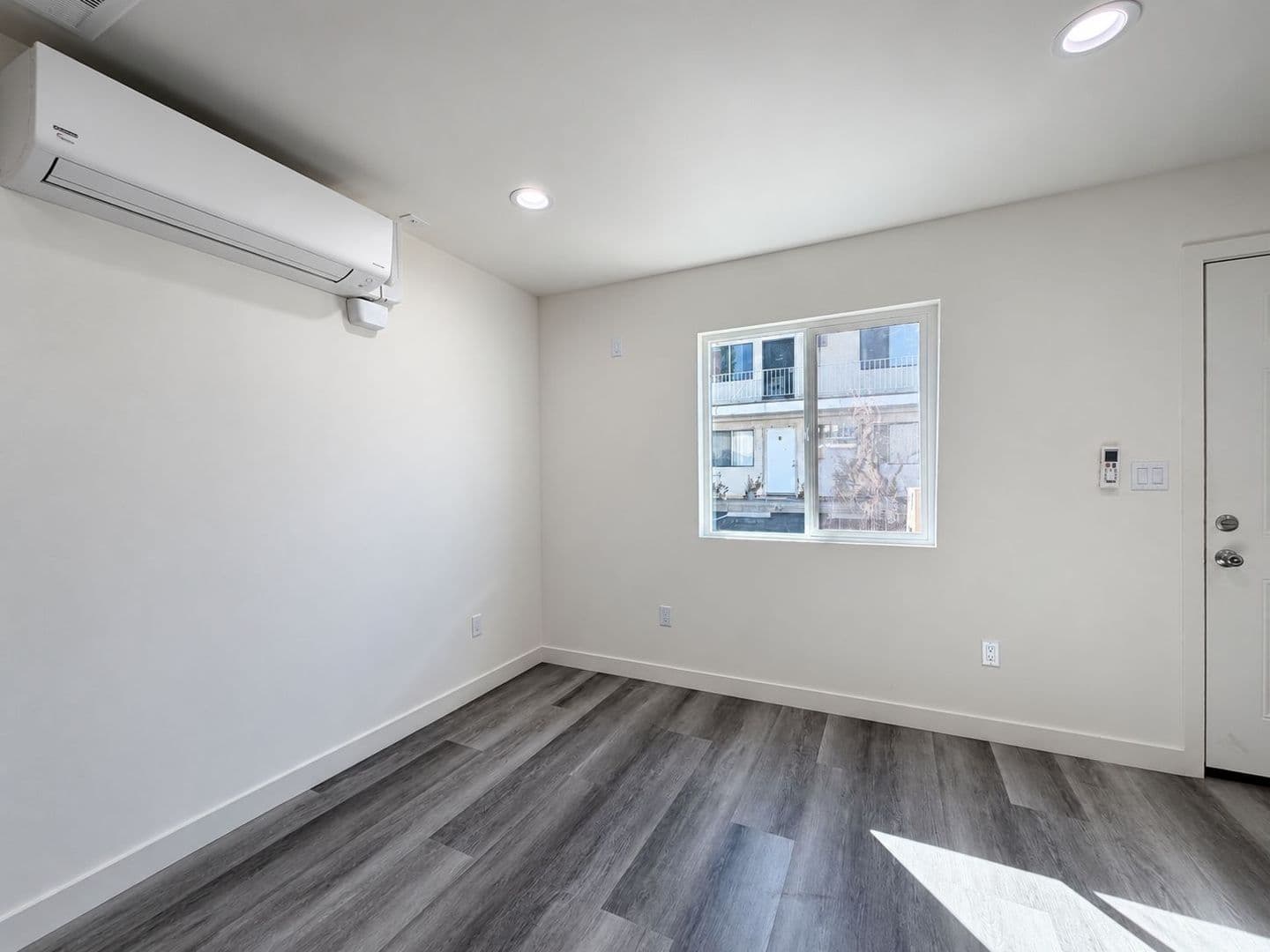 Panorama City Apartment: 14662 Rayen St