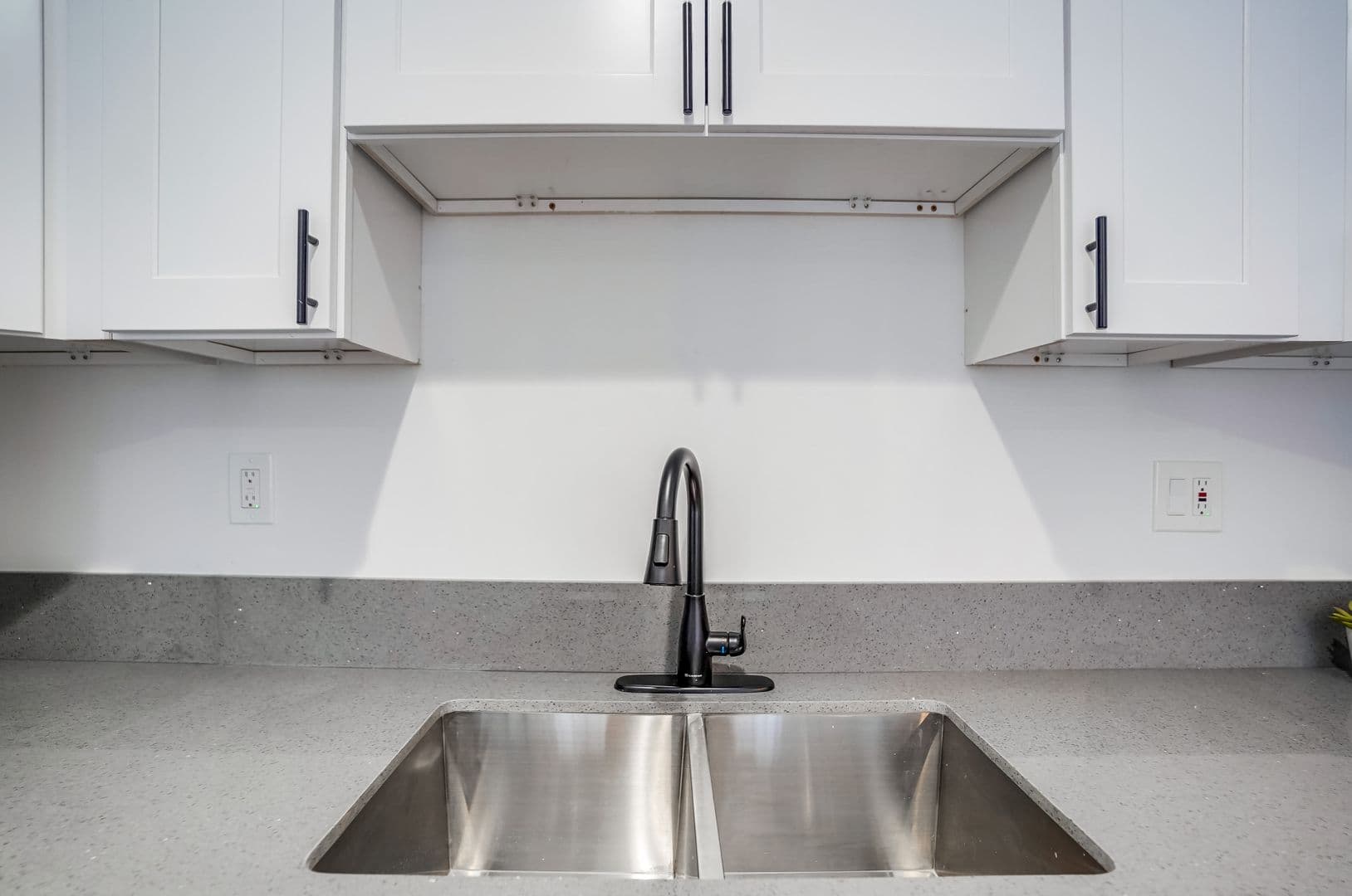 Van Nuys Apartment: 14227 Gilmore St