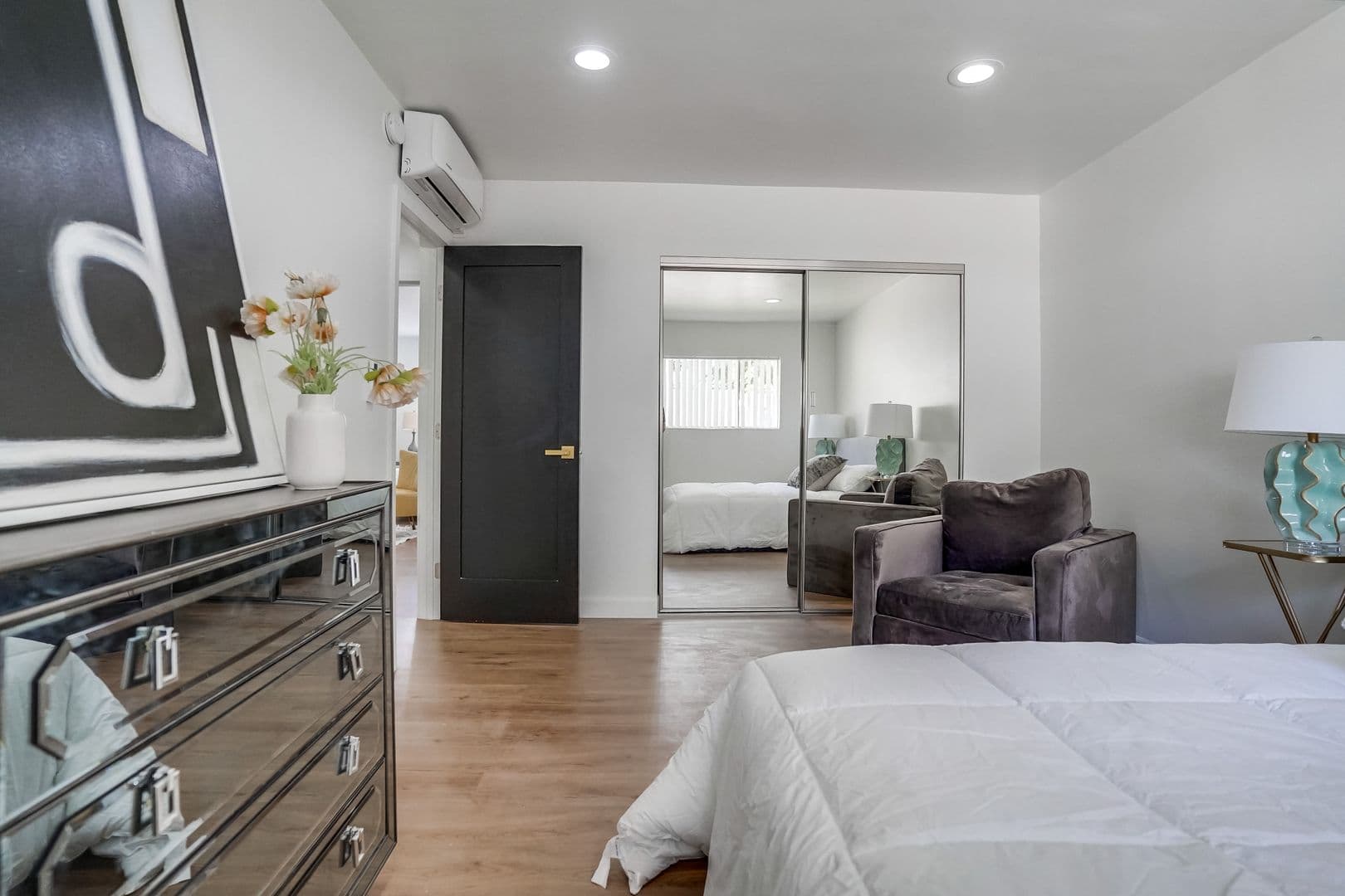 North Hollywood Apartment: 11731 Kittridge St