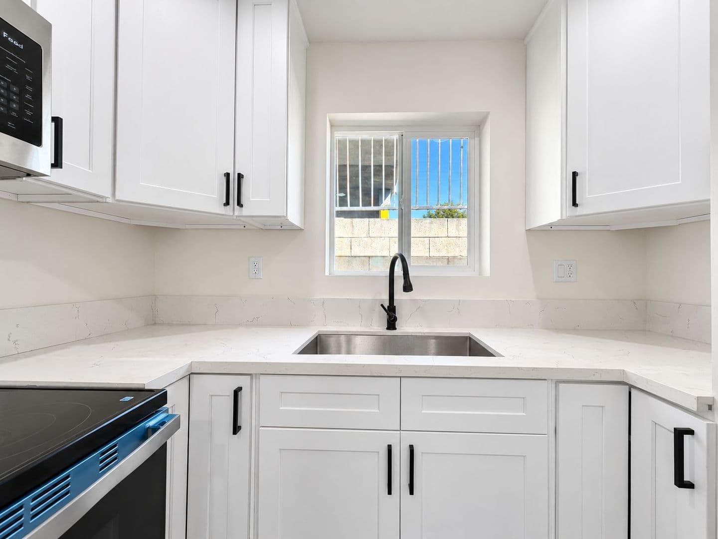 Panorama City Apartment: 14662 Rayen St