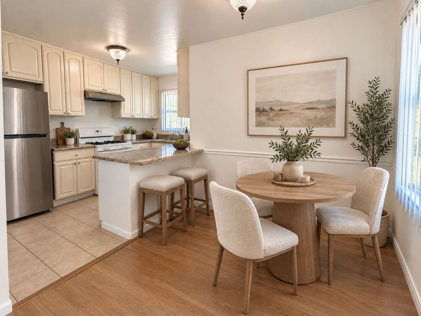 North Hollywood Apartment: 12805 Vanowen St