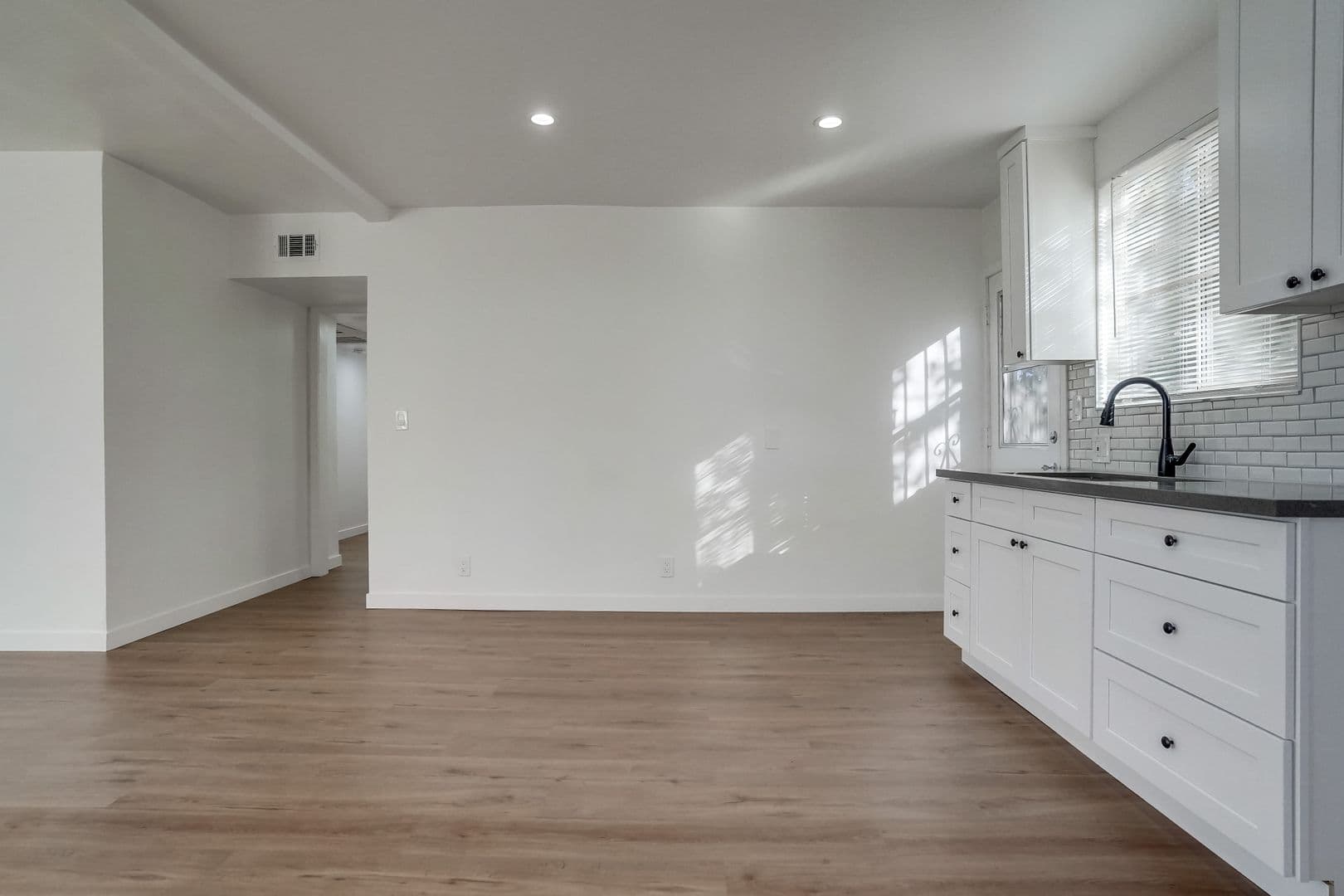 Valley Village Apartment: 12535 Burbank Blvd