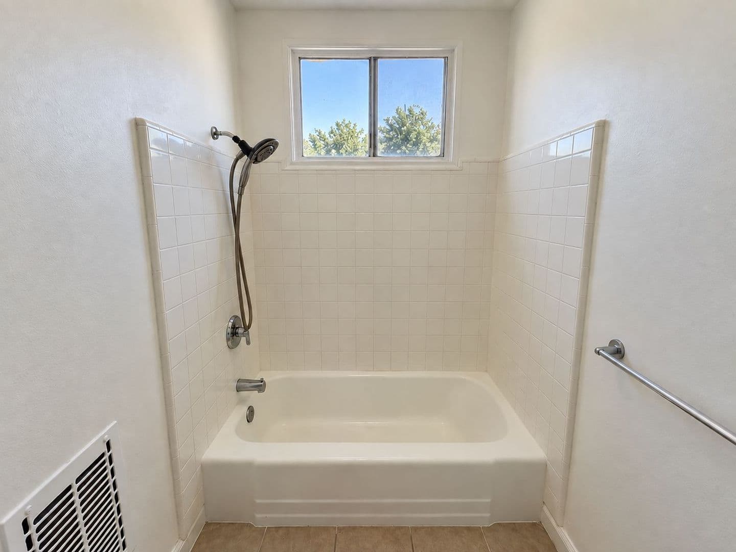 North Hollywood Apartment: 12805 Vanowen St