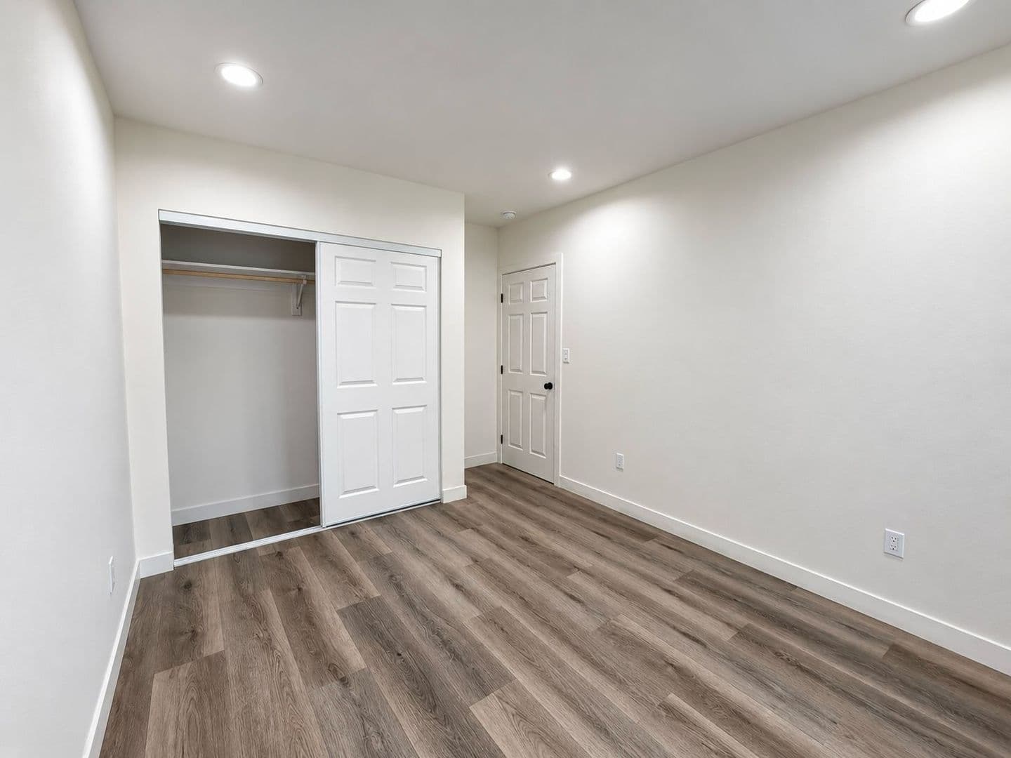 Van Nuys Apartment: 14108 Gilmore St
