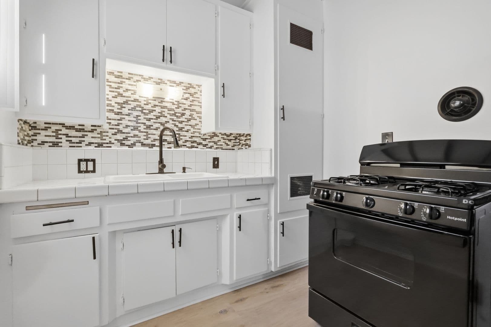 Panorama City Apartment: 7900-7906-7910 Willis Ave
