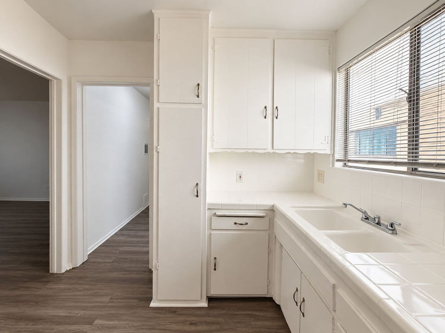North Hollywood Apartment: 7117 Fulton Ave