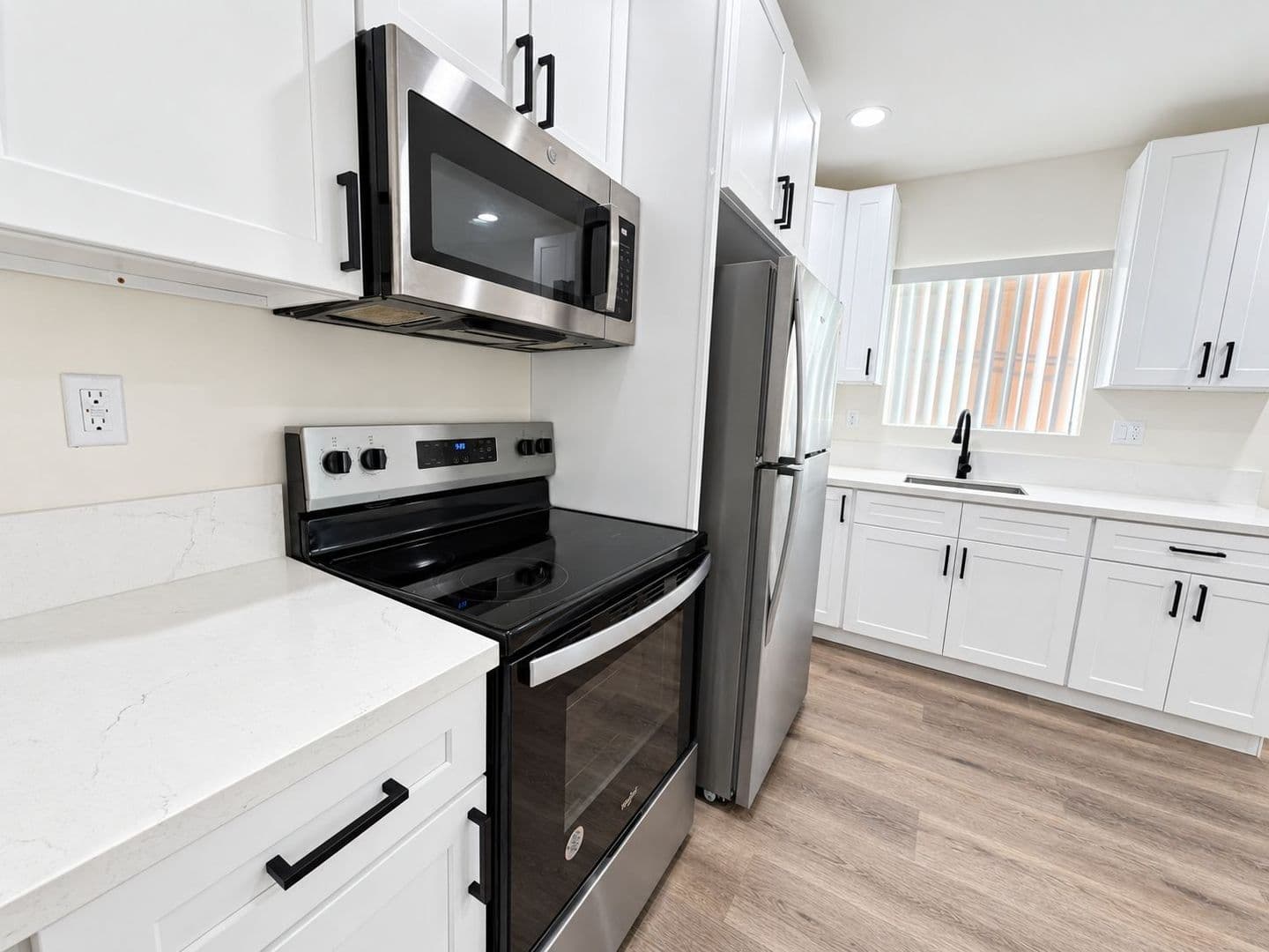 Van Nuys Apartment: 14108 Gilmore St