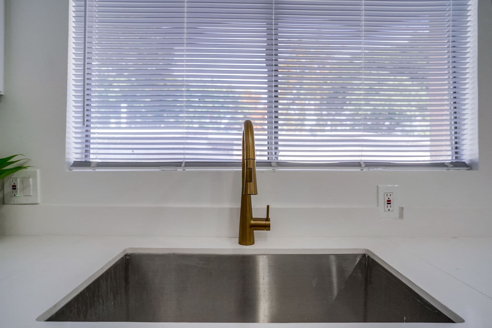 North Hollywood Apartment: 11731 Kittridge St