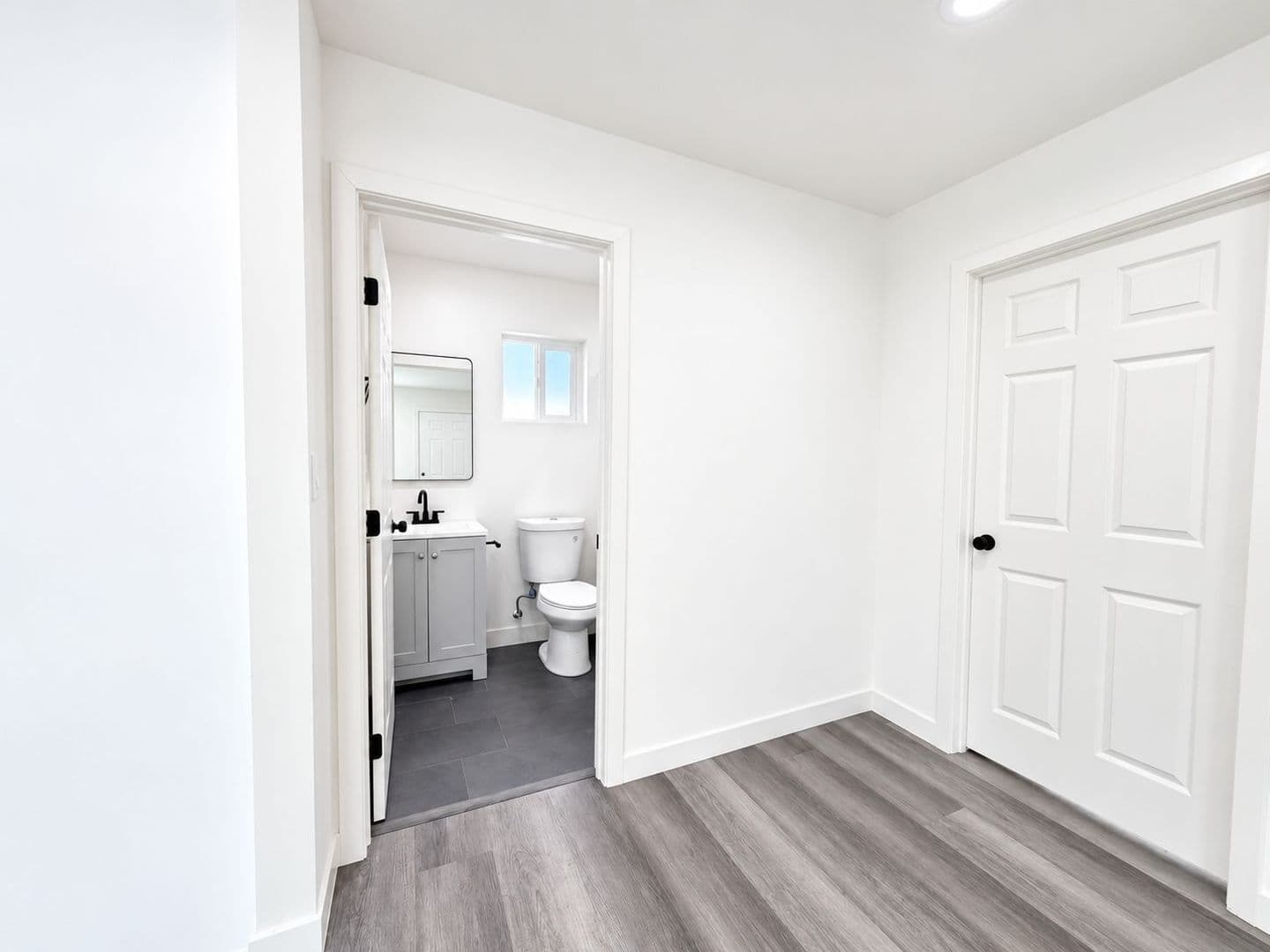 Panorama City Apartment: 14662 Rayen St