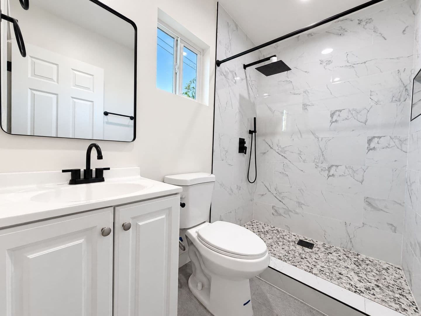 Van Nuys Apartment: 14108 Gilmore St