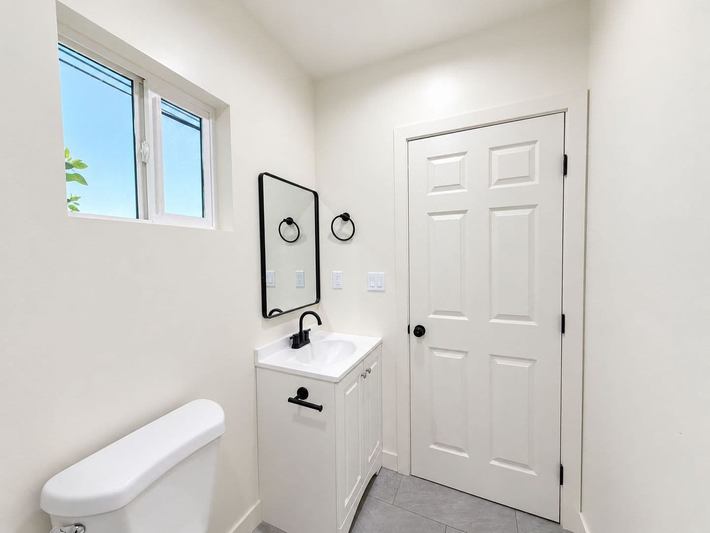Van Nuys Apartment: 14108 Gilmore St