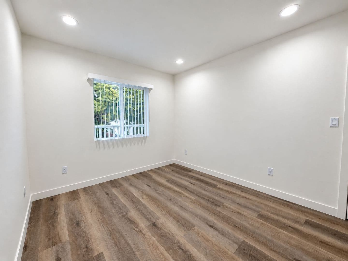 Van Nuys Apartment: 14108 Gilmore St