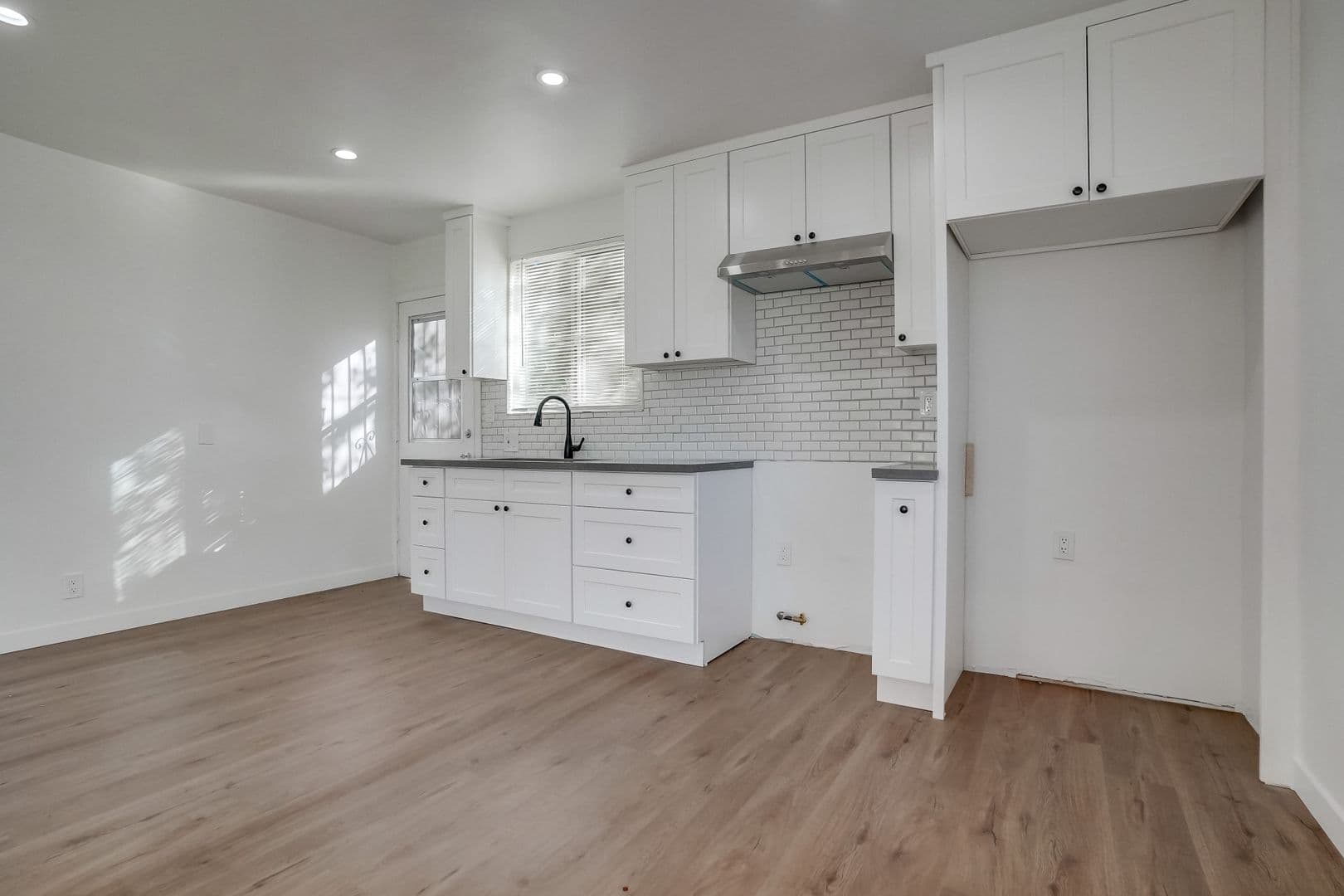 Valley Village Apartment: 12535 Burbank Blvd