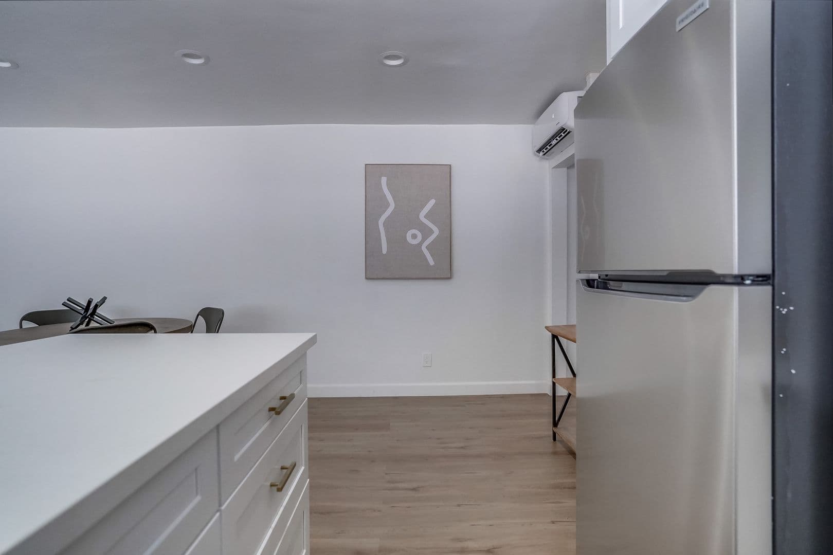 North Hollywood Apartment: 11731 Kittridge St