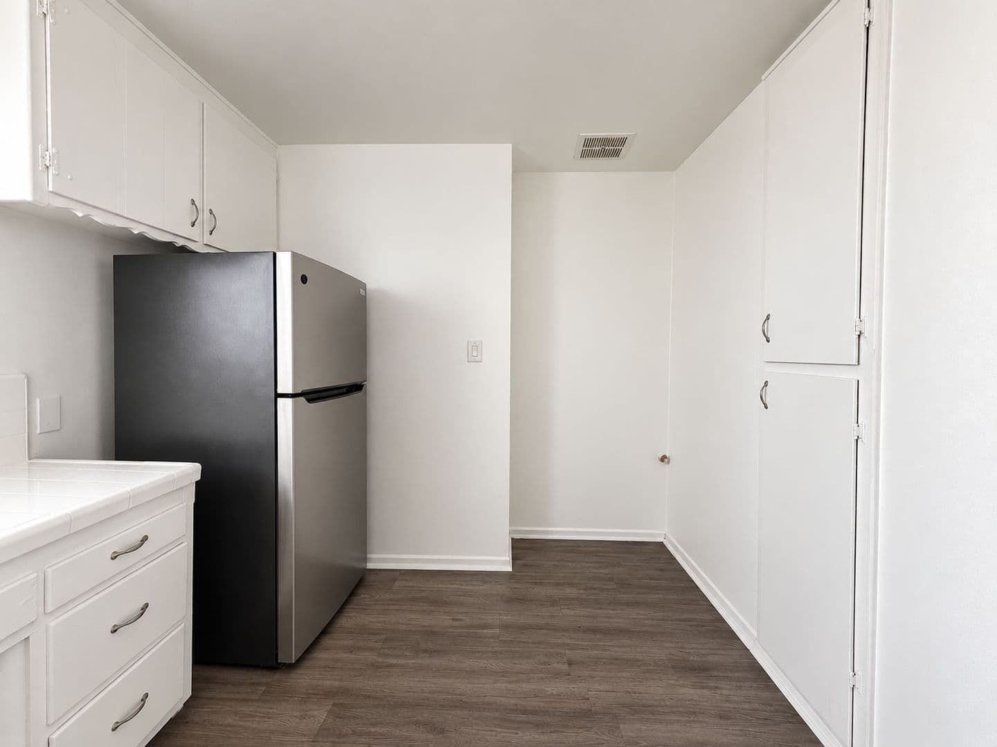 North Hollywood Apartment: 7117 Fulton Ave