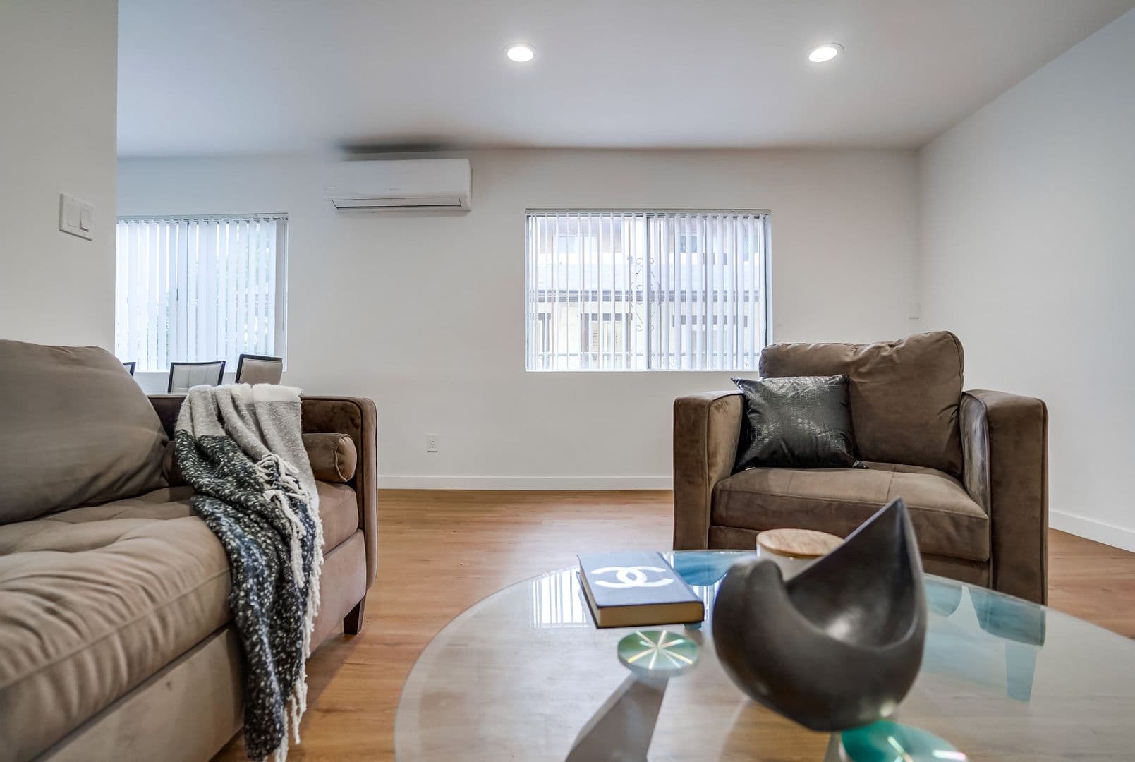 Van Nuys Apartment: 14227 Gilmore St