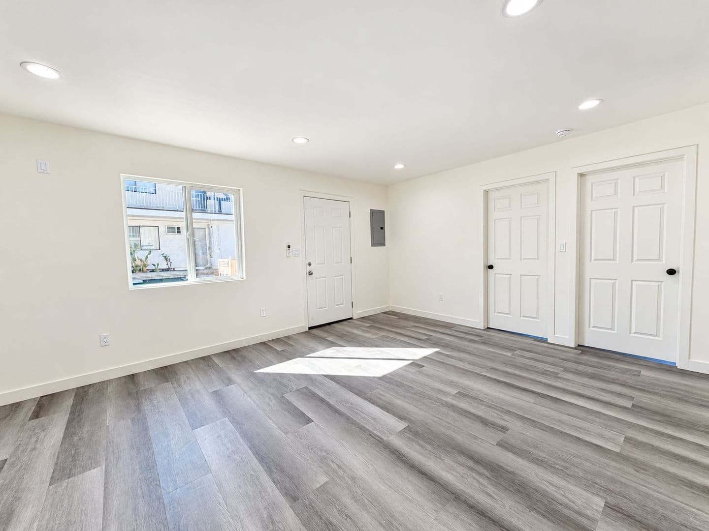 Panorama City Apartment: 14662 Rayen St