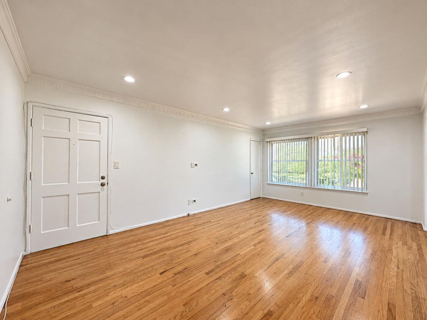 Valley Village Apartment: 5330 Whitsett Ave