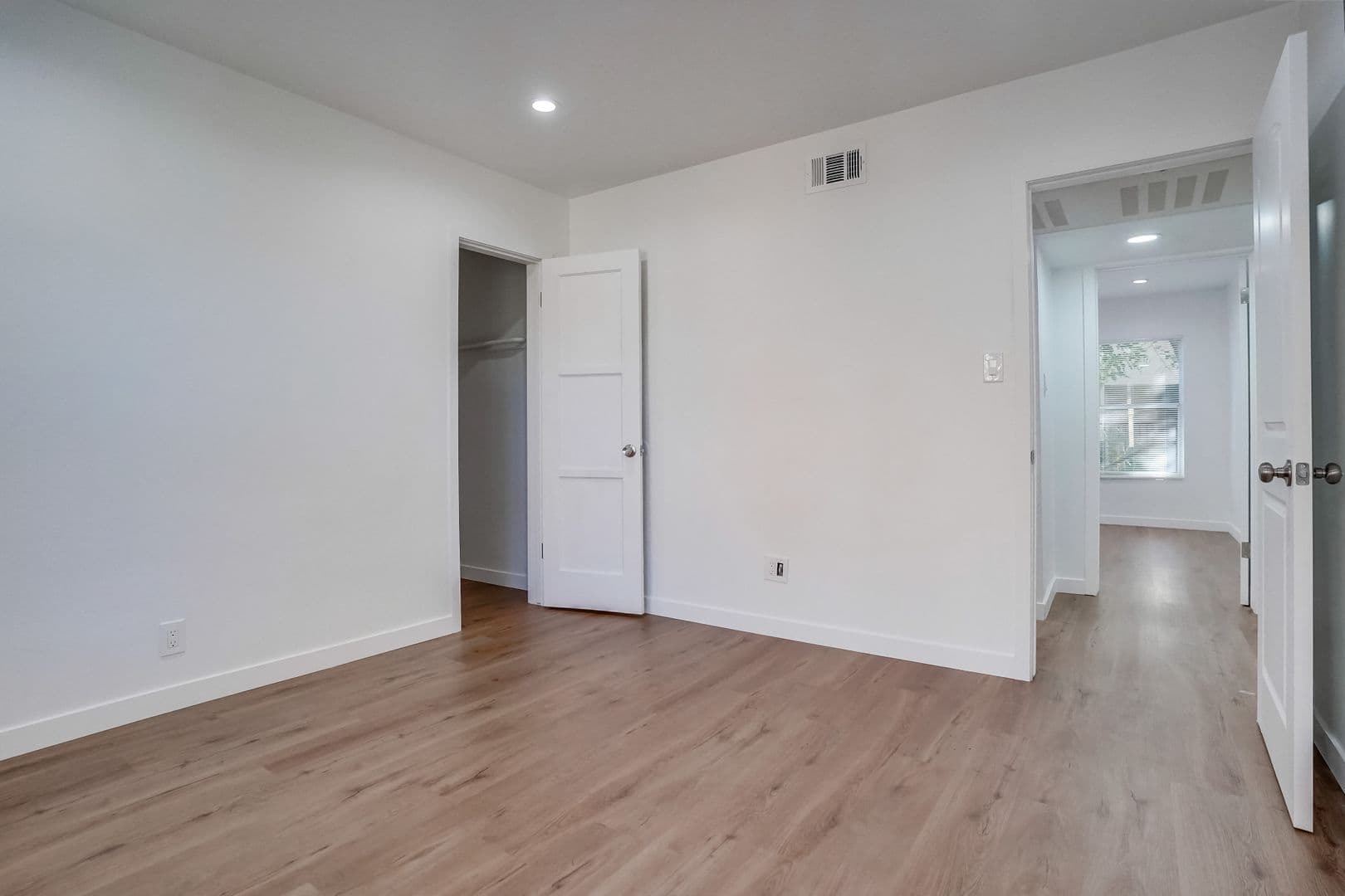 Valley Village Apartment: 12535 Burbank Blvd